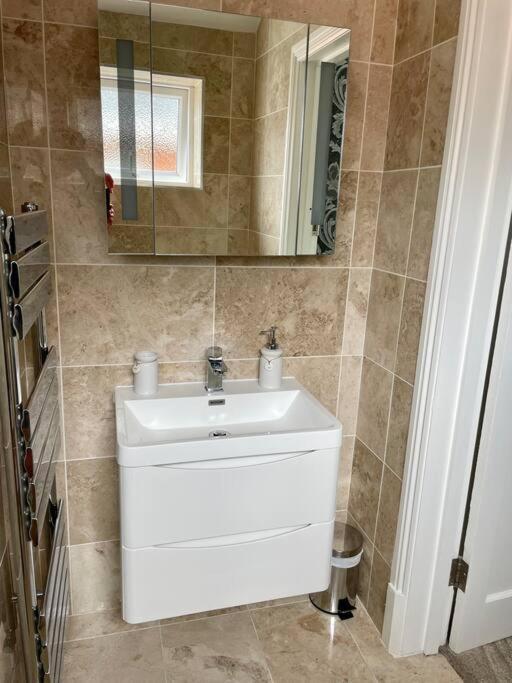 Modern 2 Bed Flat W Parking, Dog Friendly, Central Bornemouth Extérieur photo