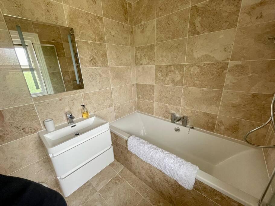 Modern 2 Bed Flat W Parking, Dog Friendly, Central Bornemouth Extérieur photo
